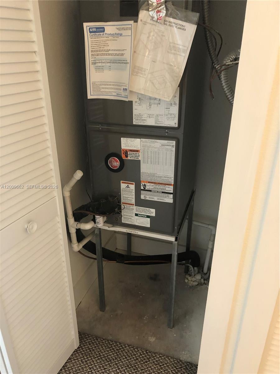 HIDDEN LAKE TOWNHOMES - Residential Lease