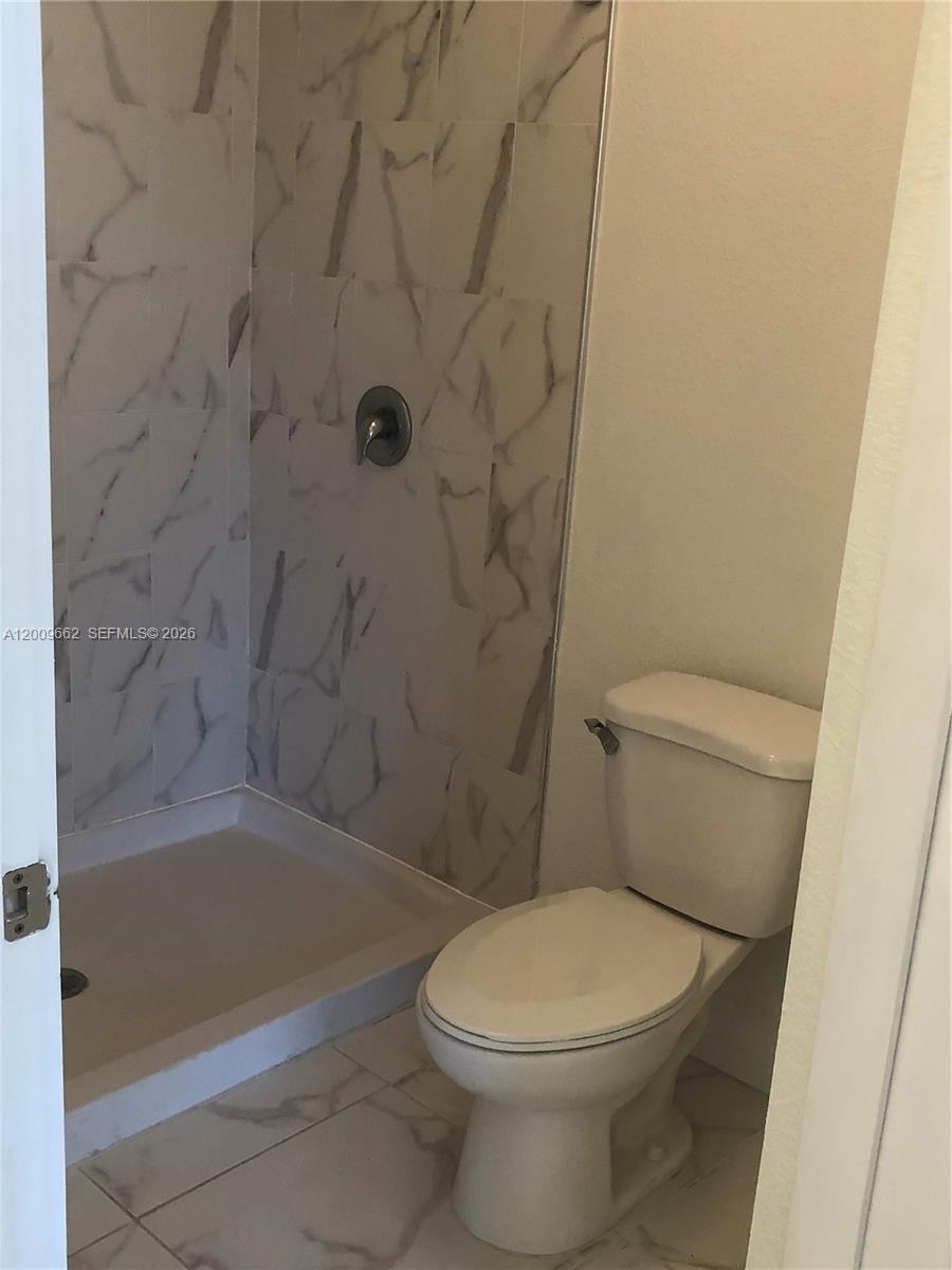 HIDDEN LAKE TOWNHOMES - Residential Lease