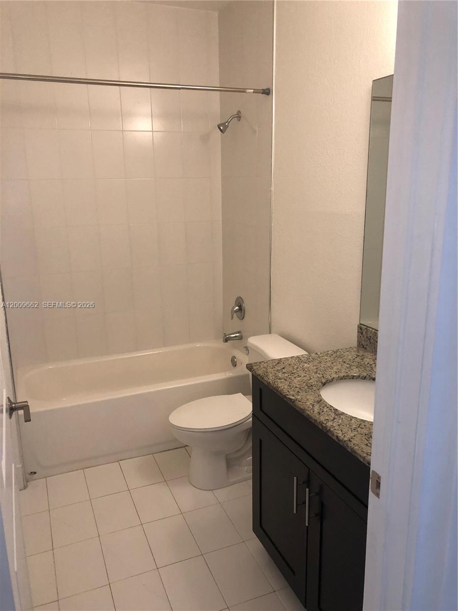 HIDDEN LAKE TOWNHOMES - Residential Lease