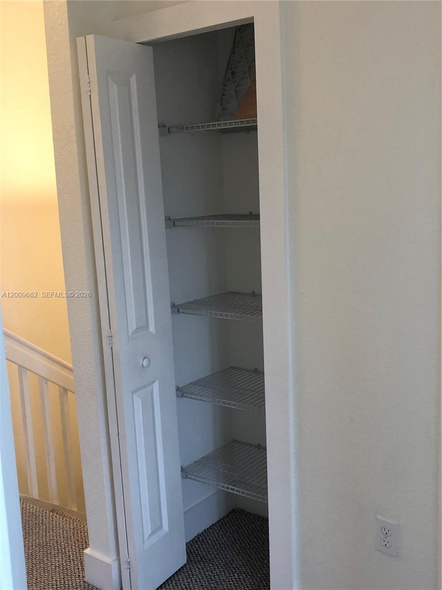 HIDDEN LAKE TOWNHOMES - Residential Lease