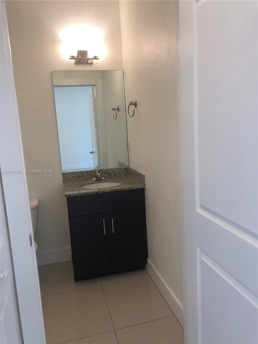 HIDDEN LAKE TOWNHOMES - Residential Lease