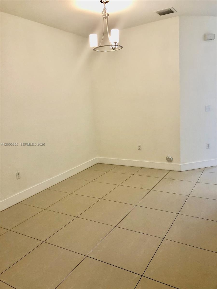 HIDDEN LAKE TOWNHOMES - Residential Lease
