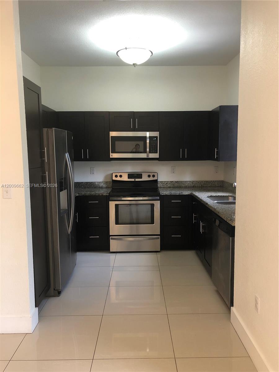 HIDDEN LAKE TOWNHOMES - Residential Lease