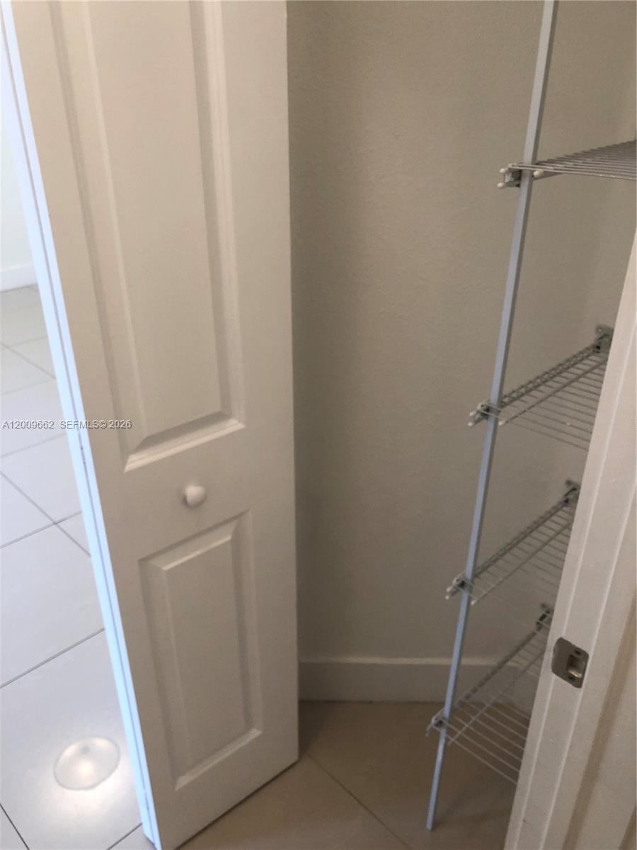 HIDDEN LAKE TOWNHOMES - Residential Lease