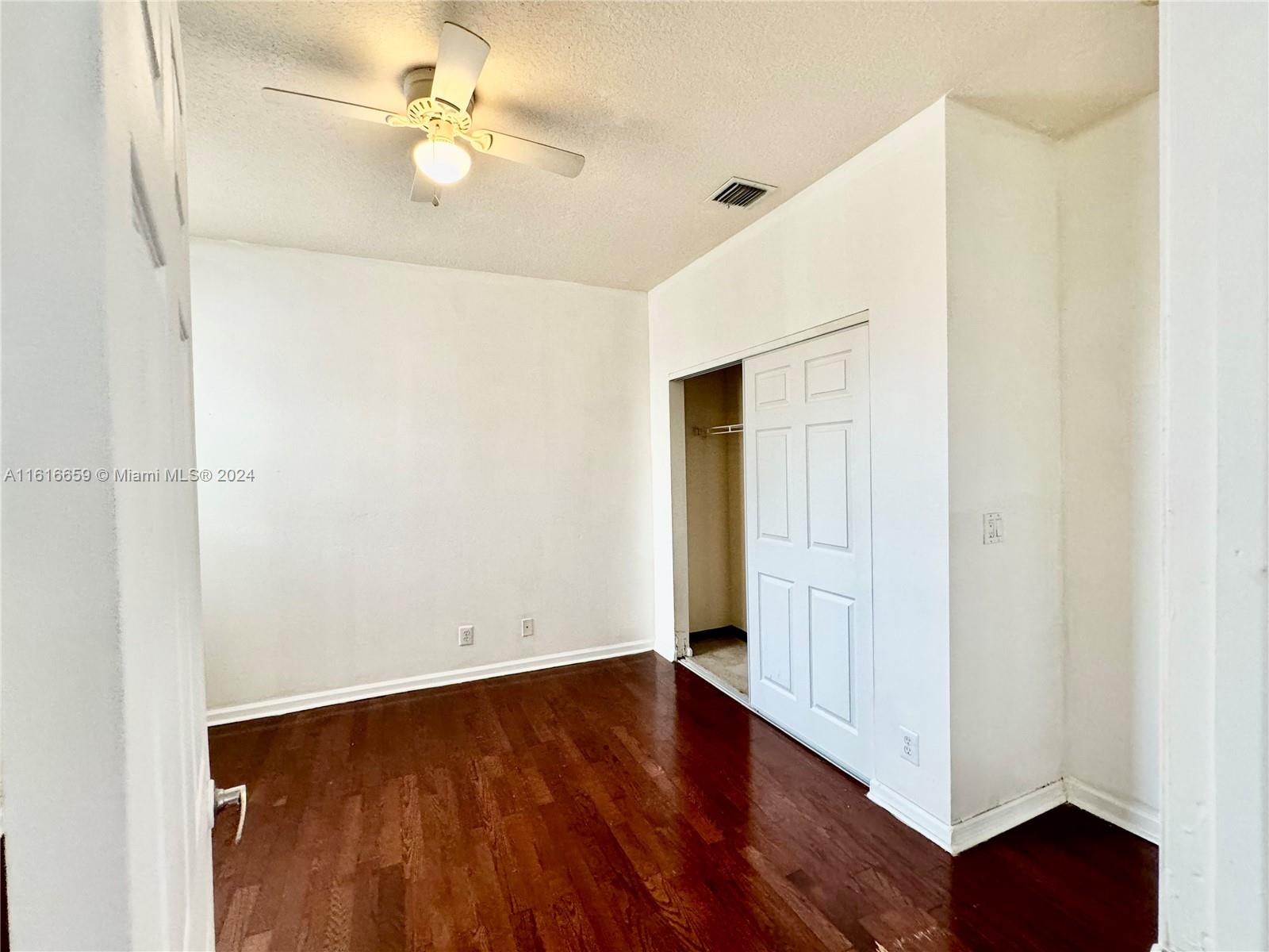 VINEYARDS - Residential Lease