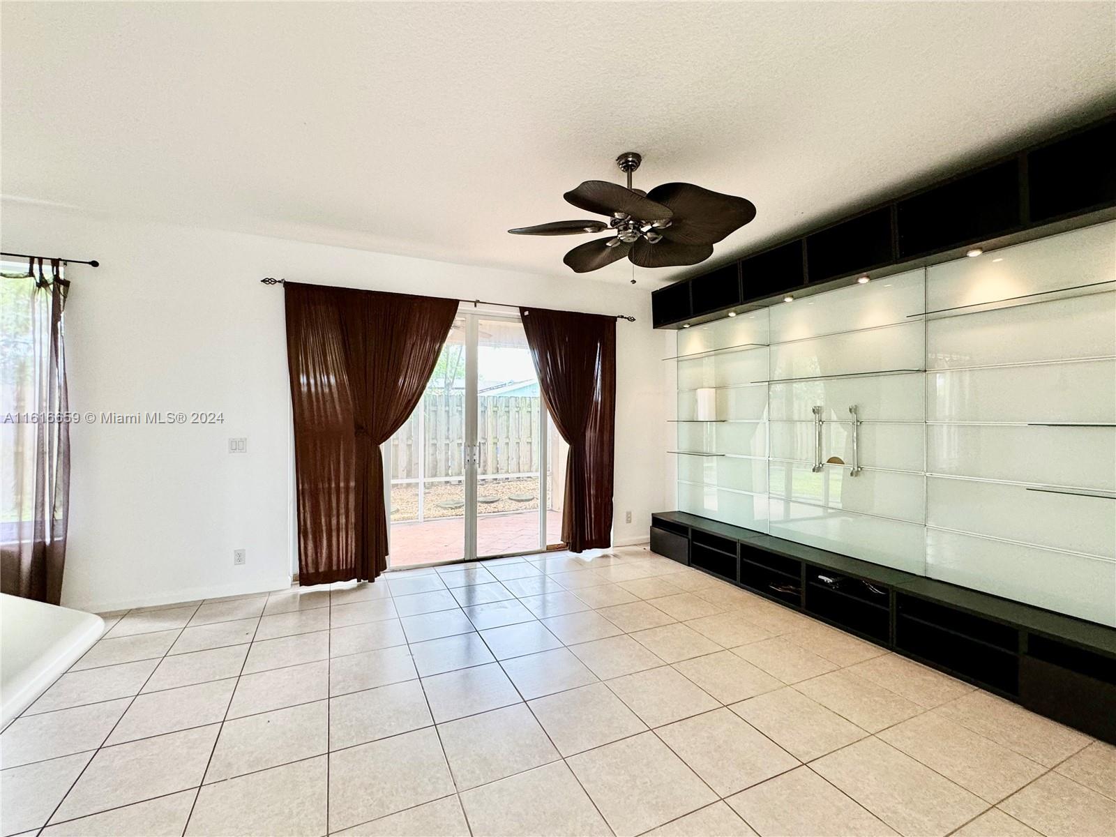 VINEYARDS - Residential Lease