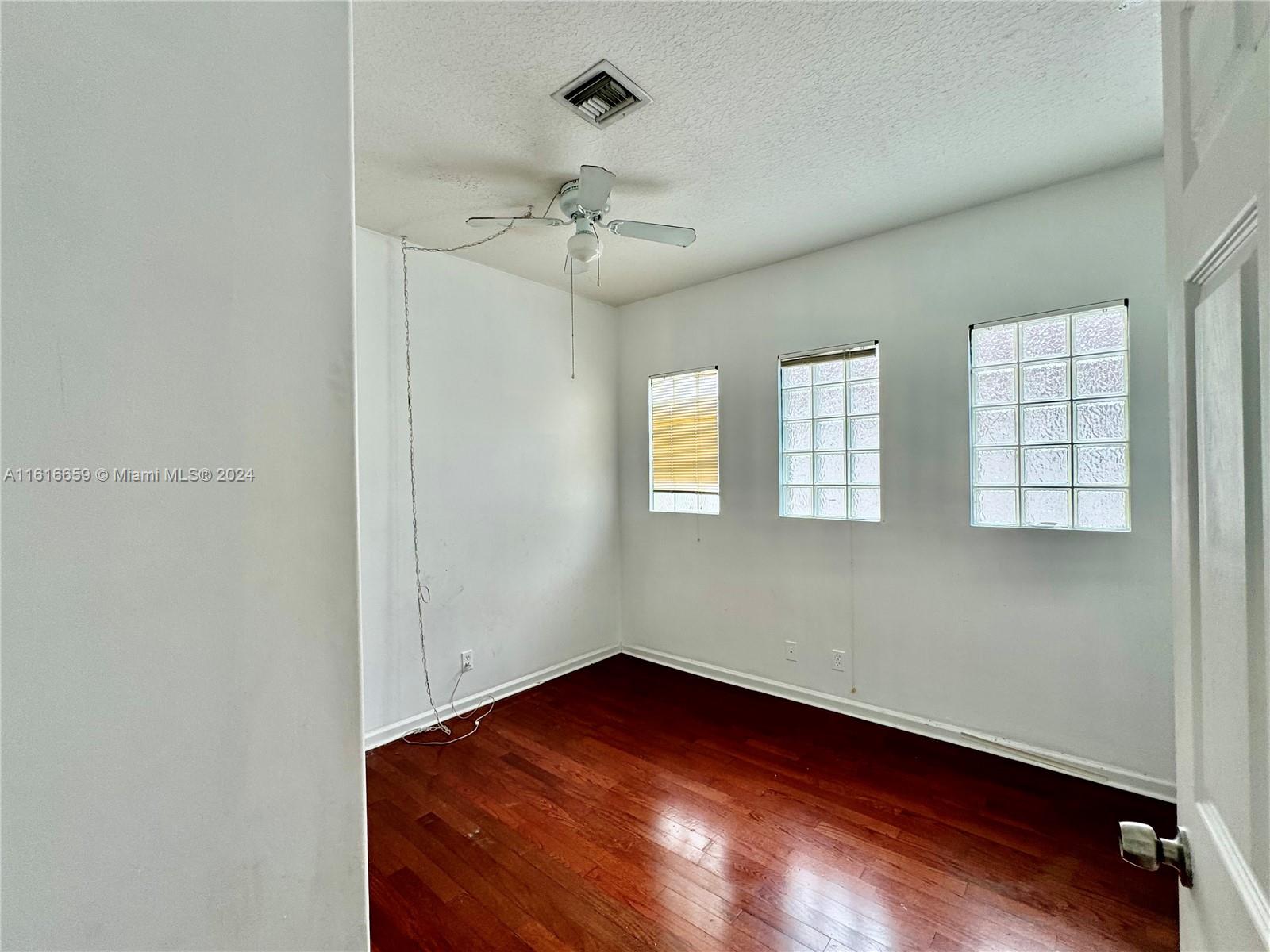 VINEYARDS - Residential Lease