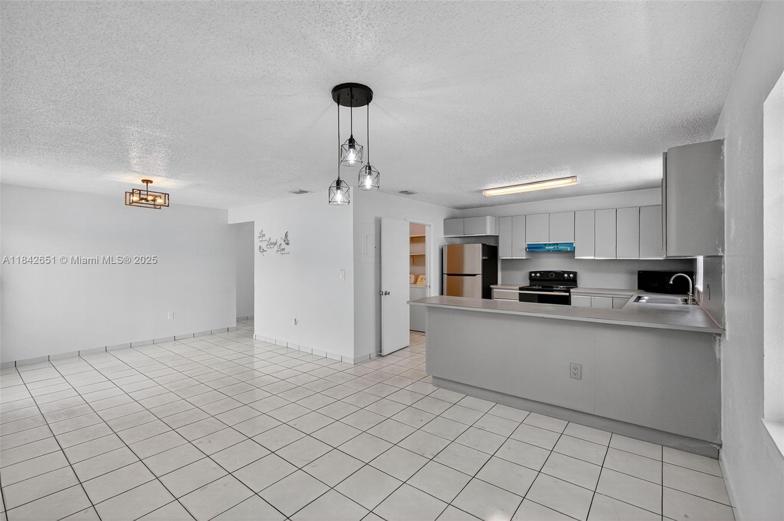 4782 NW Flagler Ter 1