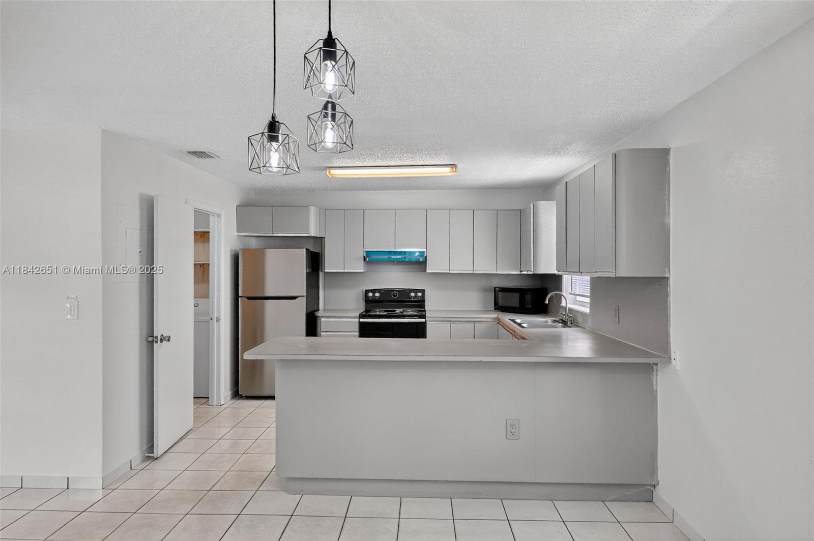 4782 NW Flagler Ter 1