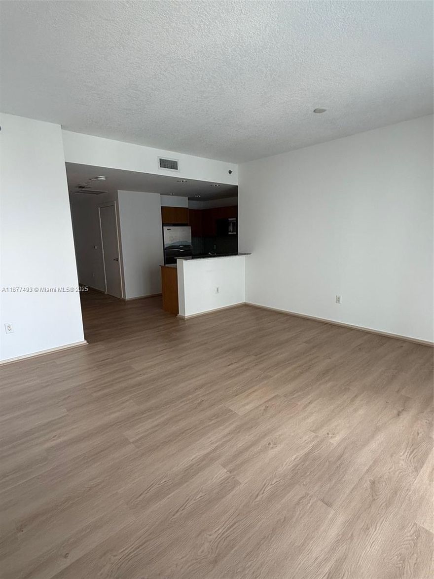 Contemporary and comfortable studio at 1050 Brickell Condo, featuring a modern full-size kitchen with granite countertops and breakfast bar, brand new Luxury Vinyl (LVT) flooring, washer and dryer inside the unit, and one assigned covered parking space. Amenities include fitness center, sauna, business center, and conference room. Prime location in the heart of Brickell, within walking distance to Mary Brickell Village, Brickell City Centre, top restaurants, shops, and easy access to Metrorail and Metromover. Please note: The building is undergoing repairs—balcony access is restricted and the pool deck/pool remain closed until further notice.