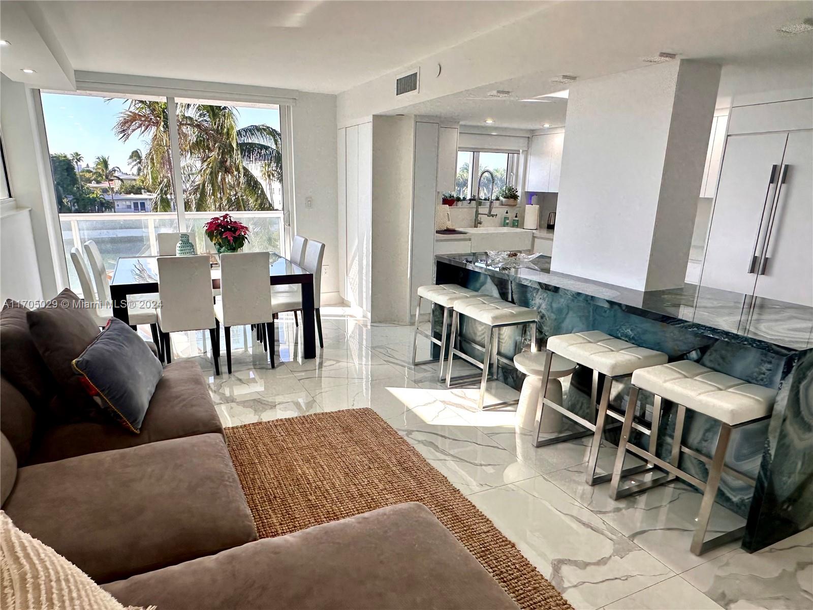 2457 Collins Ave 408, Miami Beach, Miami-Dade County, Florida - 2 Bedrooms  
2 Bathrooms - 