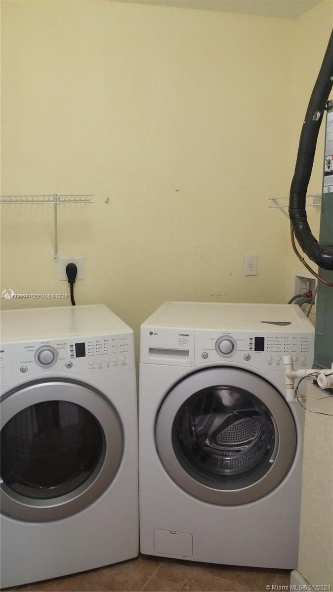 PALM SPRINGS NORTH SEC C - Residential Lease