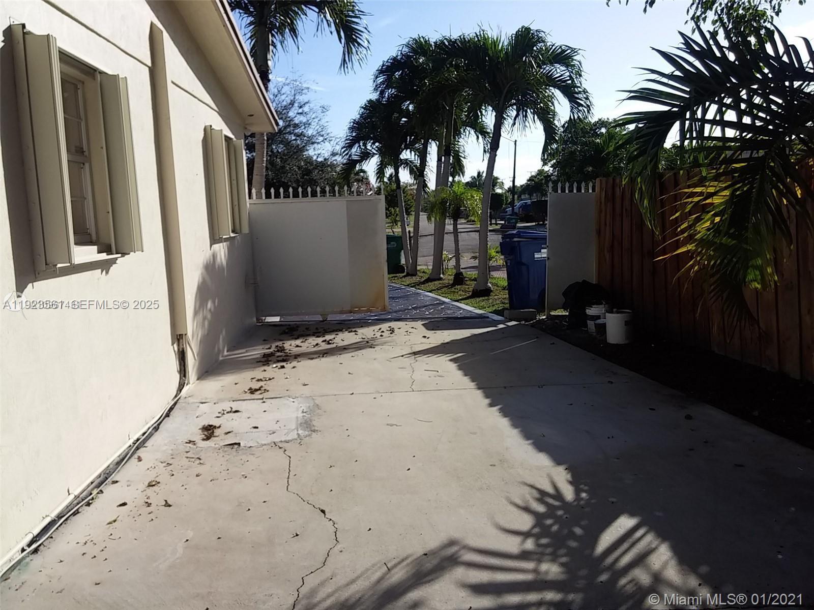 PALM SPRINGS NORTH SEC C - Residential Lease