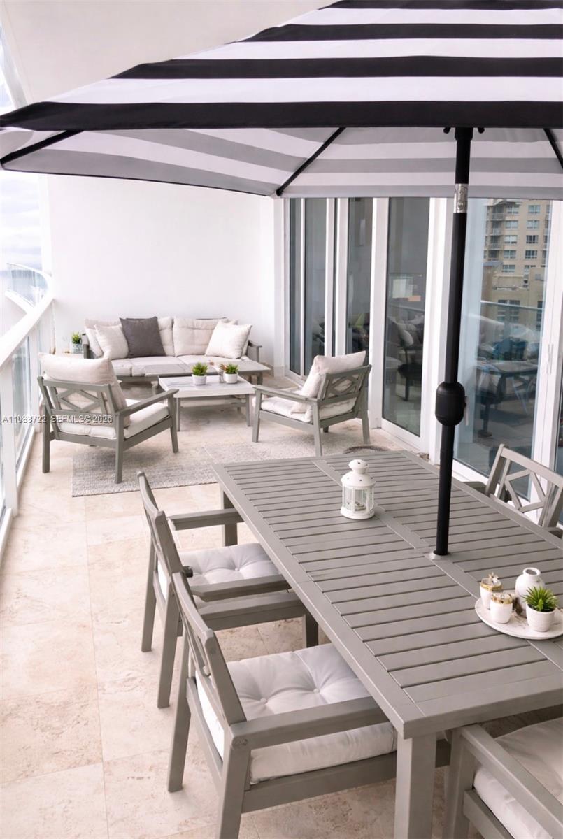 PARAMOUNT BAY CONDO - Residential Lease