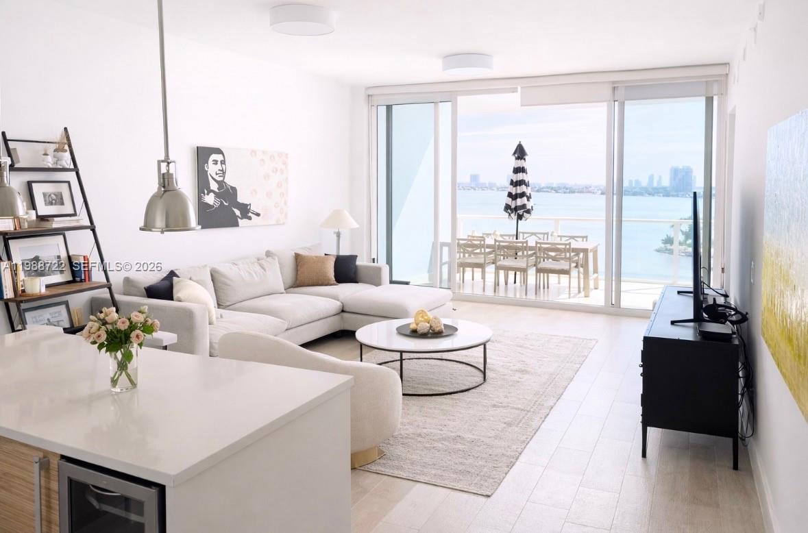 2020 N Bayshore Dr 805