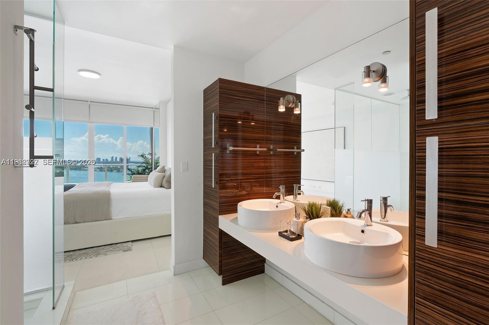 PARAMOUNT BAY CONDO - Residential Lease