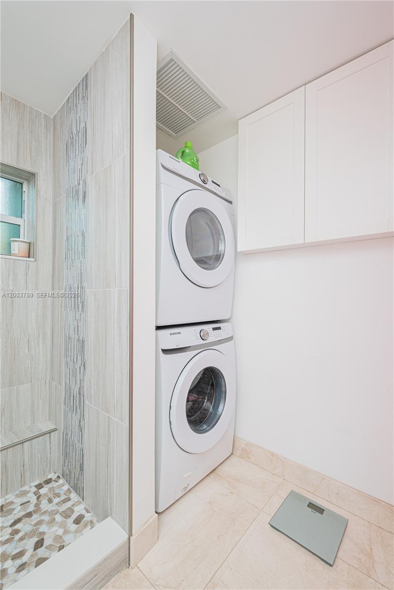 GULFSTREAM ESTATES - Residential Lease