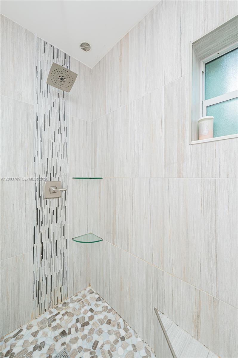 GULFSTREAM ESTATES - Residential Lease