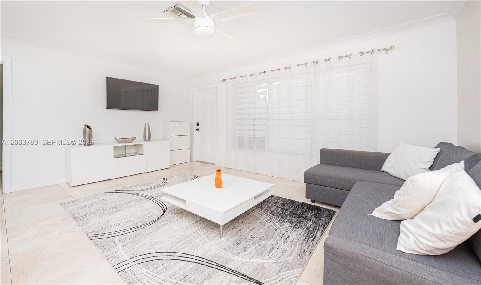 GULFSTREAM ESTATES - Residential Lease