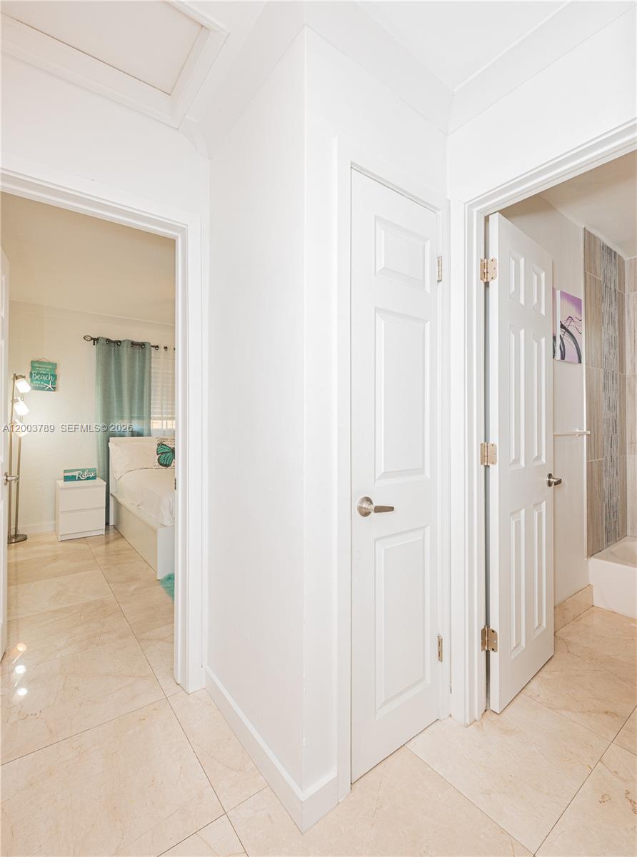 GULFSTREAM ESTATES - Residential Lease