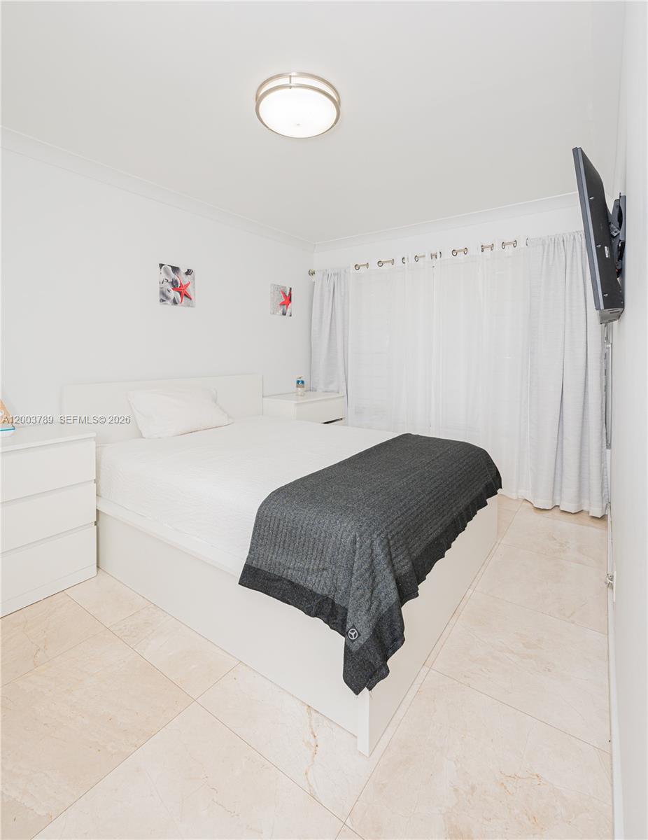 GULFSTREAM ESTATES - Residential Lease