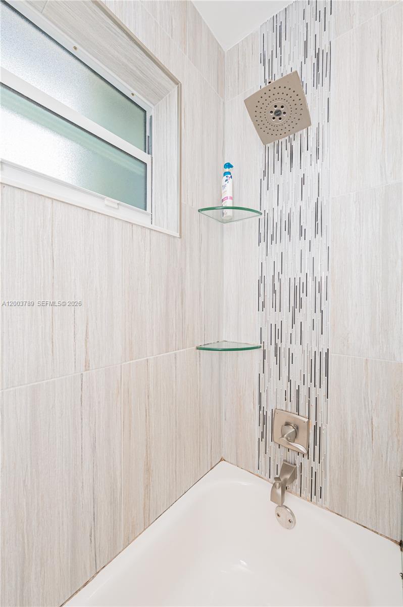 GULFSTREAM ESTATES - Residential Lease