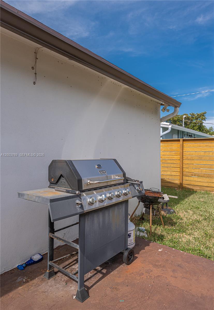 GULFSTREAM ESTATES - Residential Lease