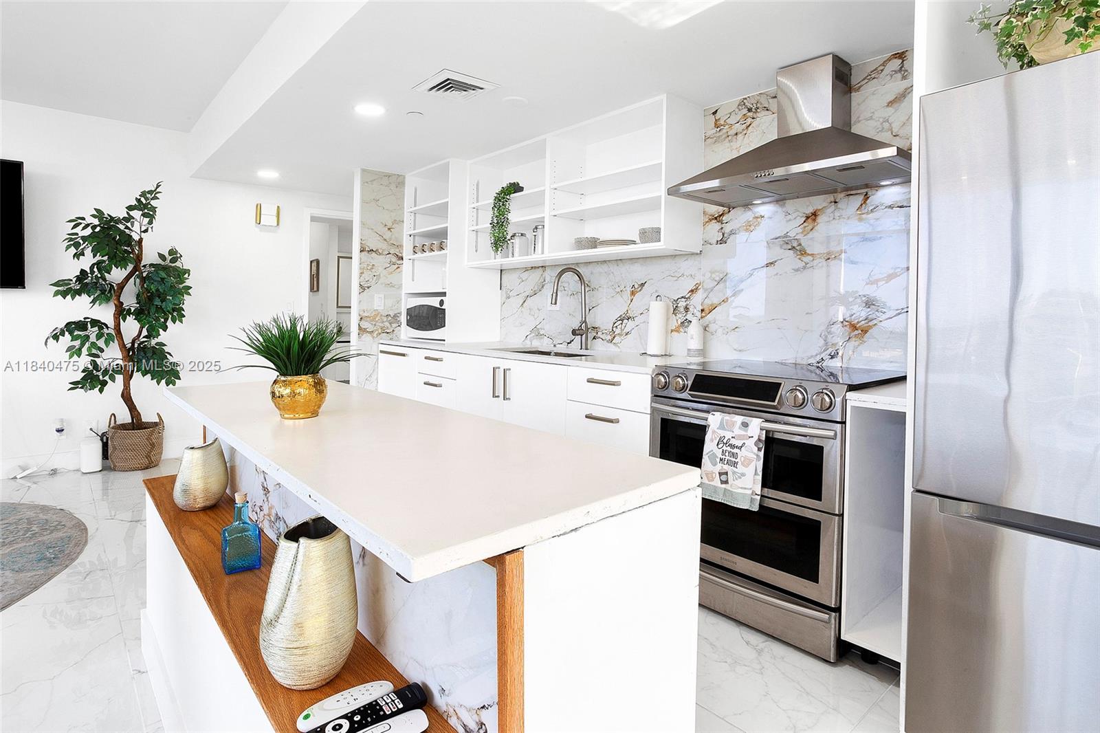 HOME TOWER CONDO - Residential