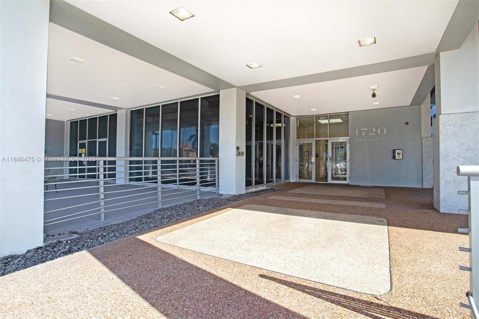 HOME TOWER CONDO - Residential