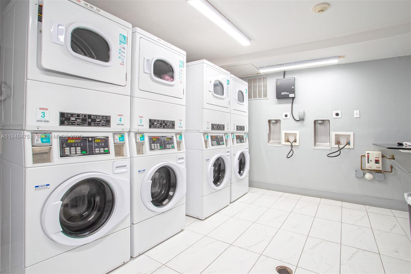 HOME TOWER CONDO - Residential