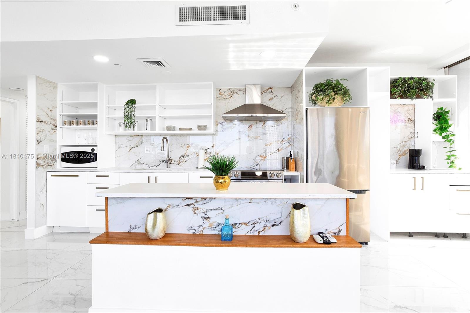 HOME TOWER CONDO - Residential