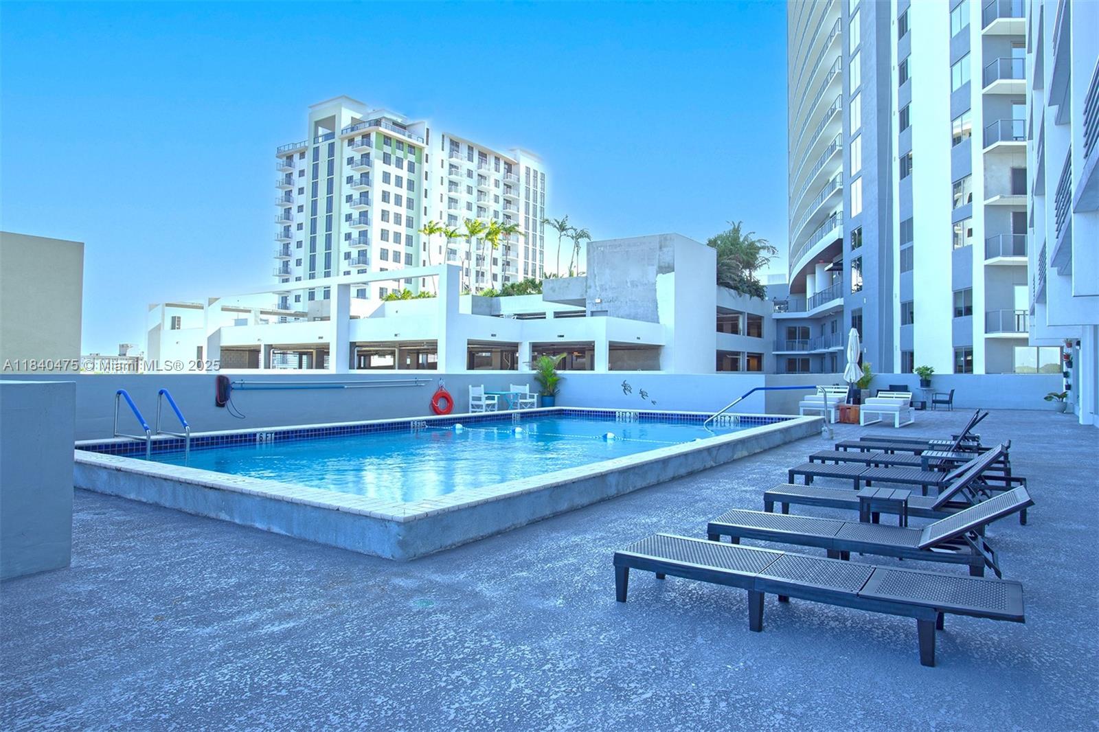 HOME TOWER CONDO - Residential