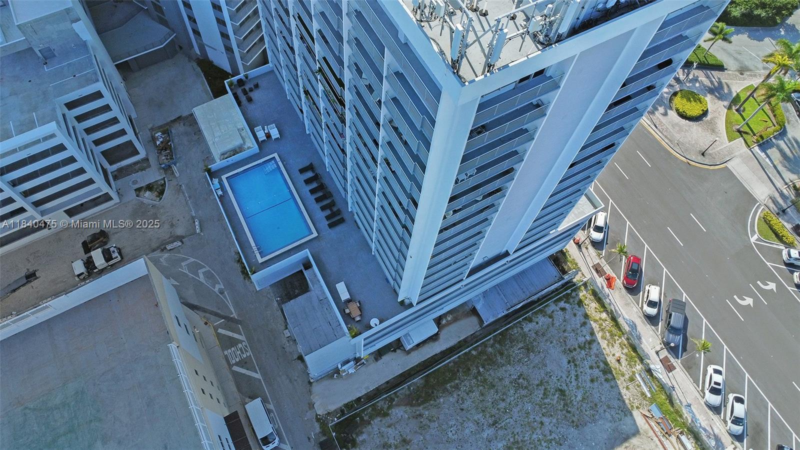 HOME TOWER CONDO - Residential