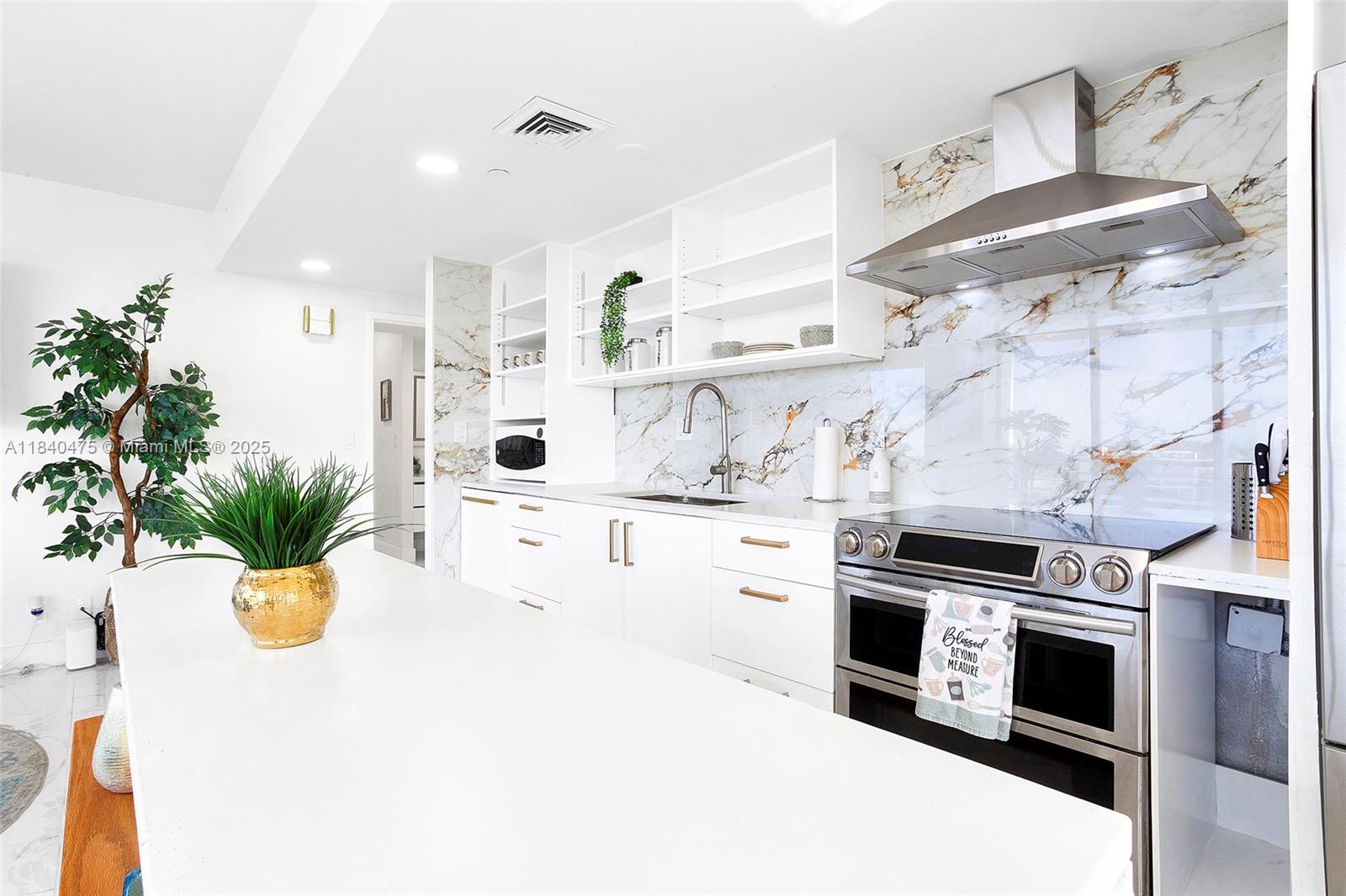 HOME TOWER CONDO - Residential