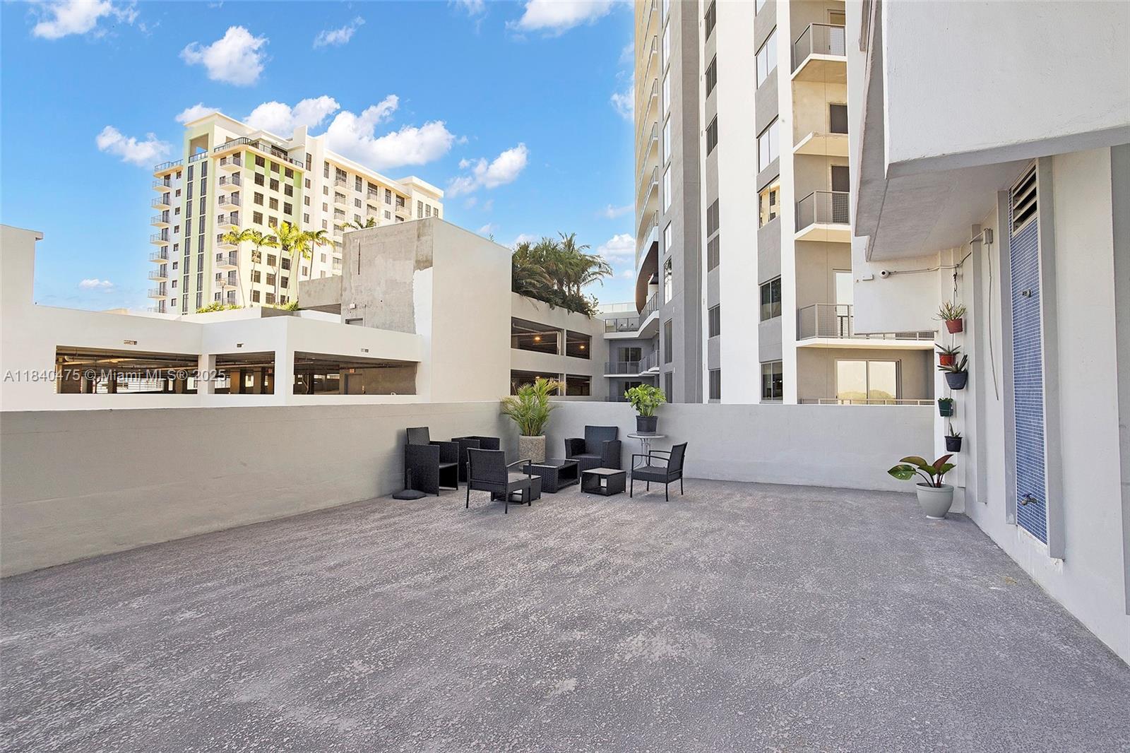 HOME TOWER CONDO - Residential