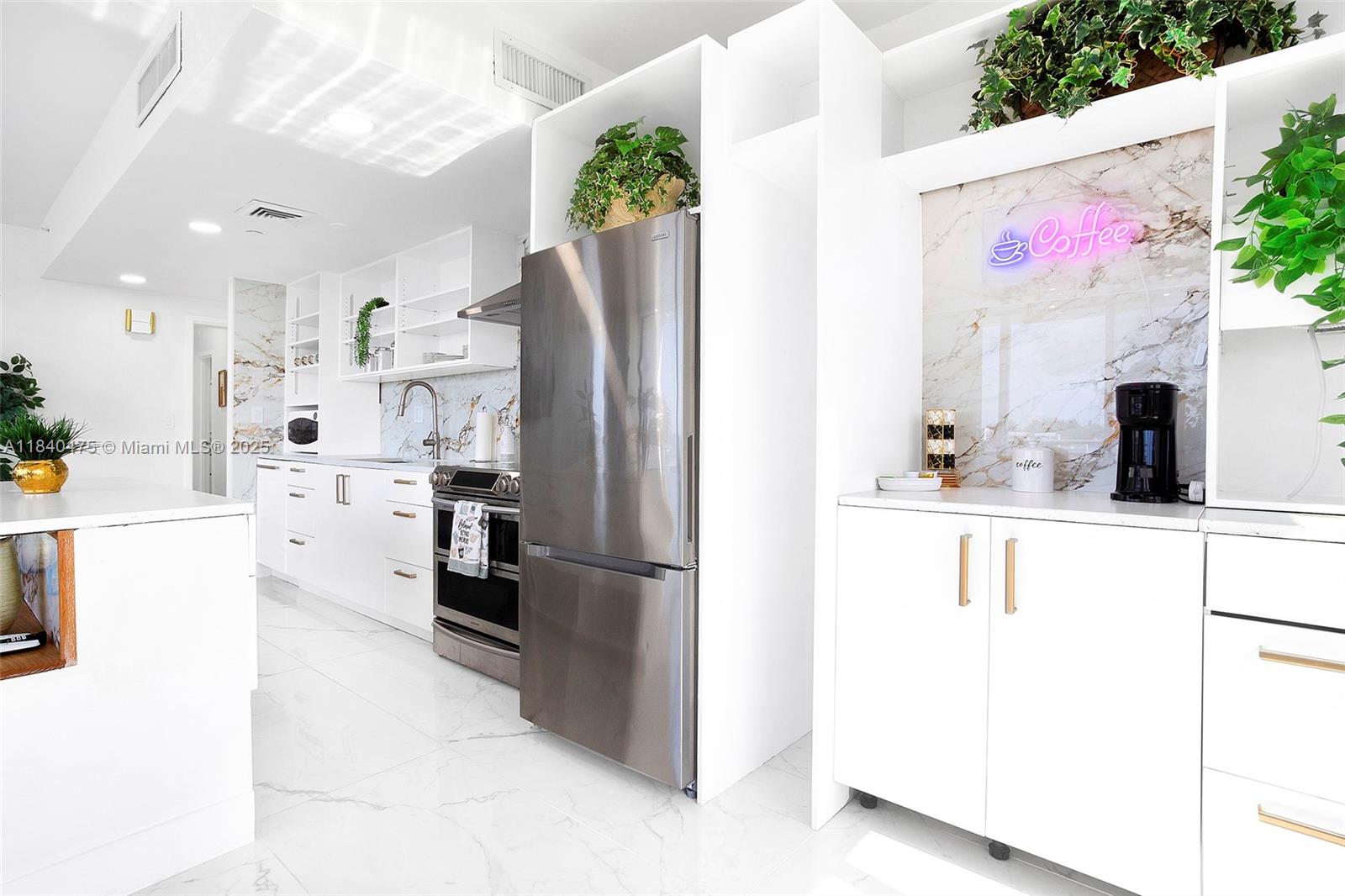 HOME TOWER CONDO - Residential