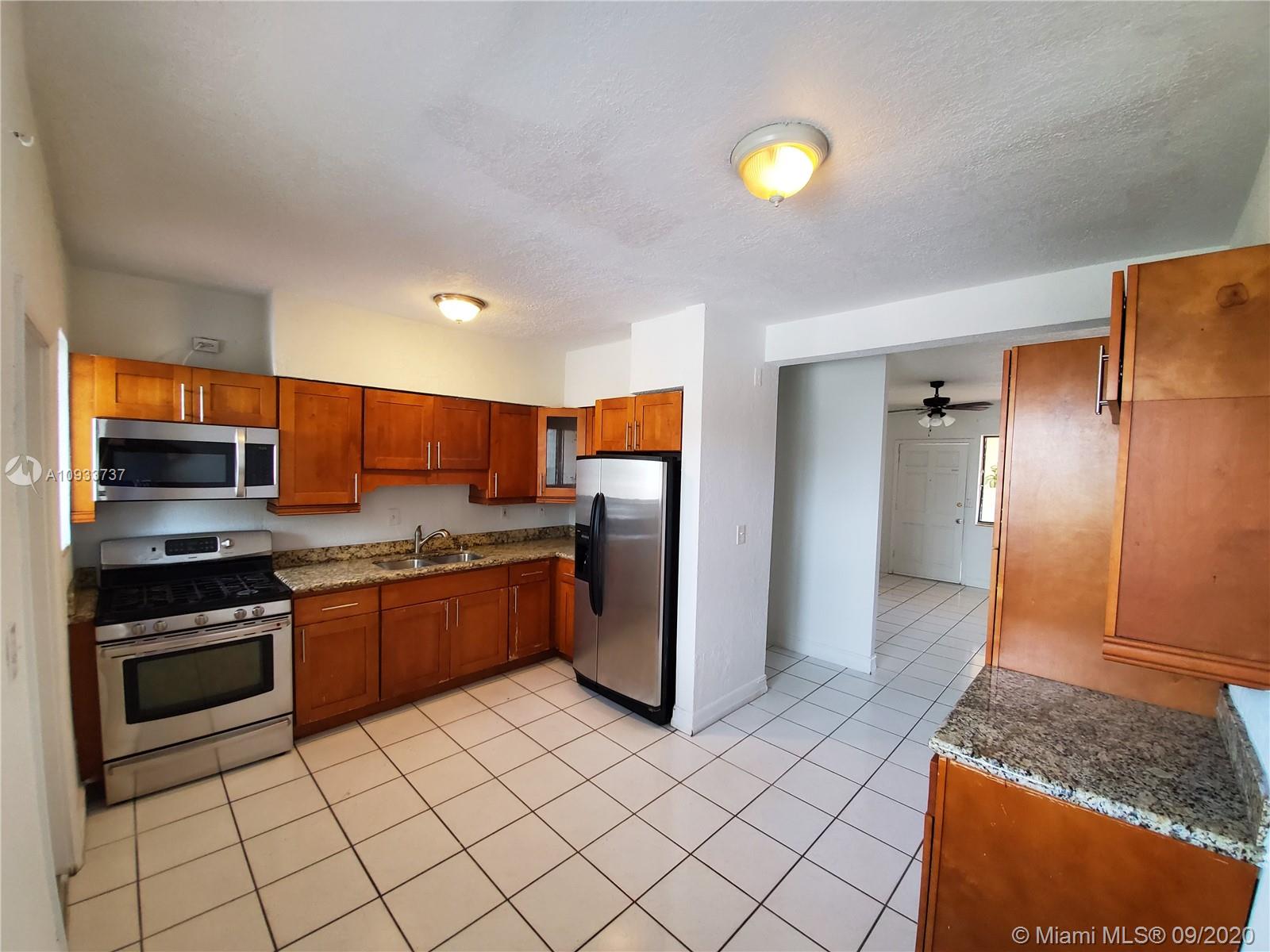 SPACIOUS 1/1 CORNER APT IN GATED COMNPLEX. 1 BLOCK AWAY FROM THE BEACH.....800 SQUARE FEET.....NEAR TO BUS STOPS, WALGREENS, RESTAURANTS.....BIG EAT-IN KITCHEN, GAS STOVE, GRANITE COUNTERS.....LAUNDRY FRACILITIES IN COMPLEX......NO PETS !!.....TOTAL MOVE-IN $2,100....ONLY 1ST MONTH & 1 DEPOSIT.......YEARLY RENT ONLY....WALL A/C.......2 WEEKS ASSOC APPROVAL TIME.. ...PRICED TO RENT...BEST RENTAL AROUND....EASY SHOWINGS, ON LB.....RENTING AS-IS...