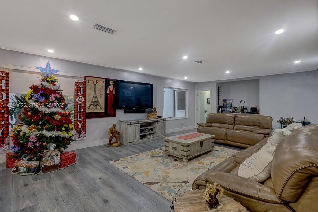 REEVES MANOR - Residential