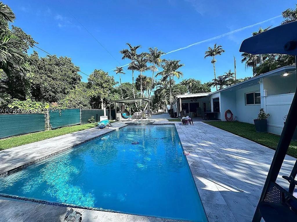 REEVES MANOR - Residential