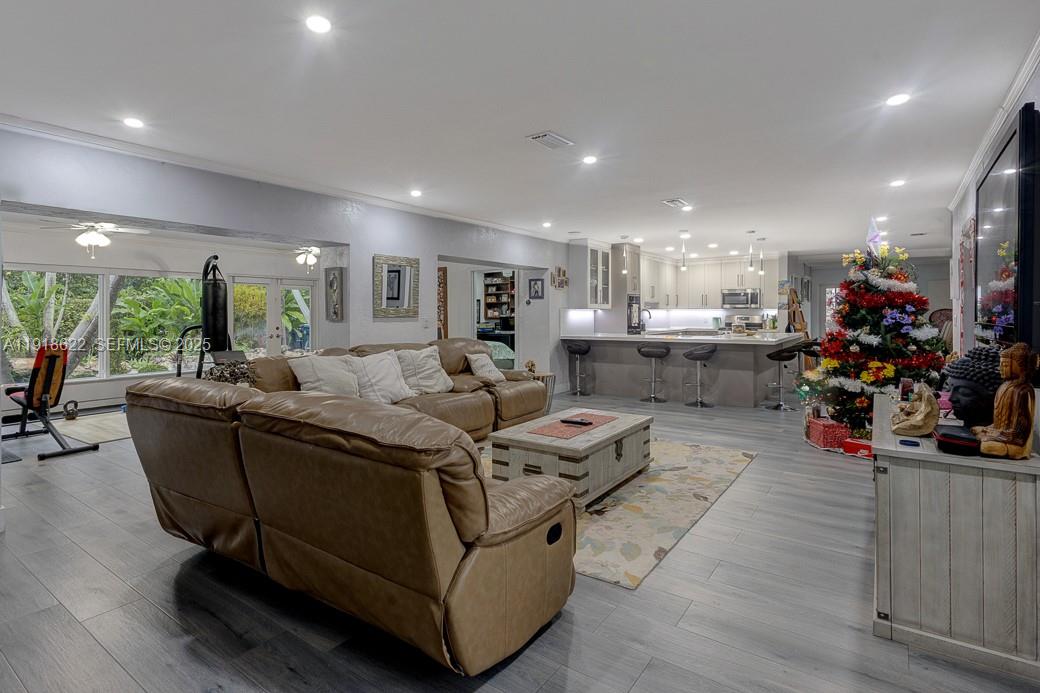 REEVES MANOR - Residential