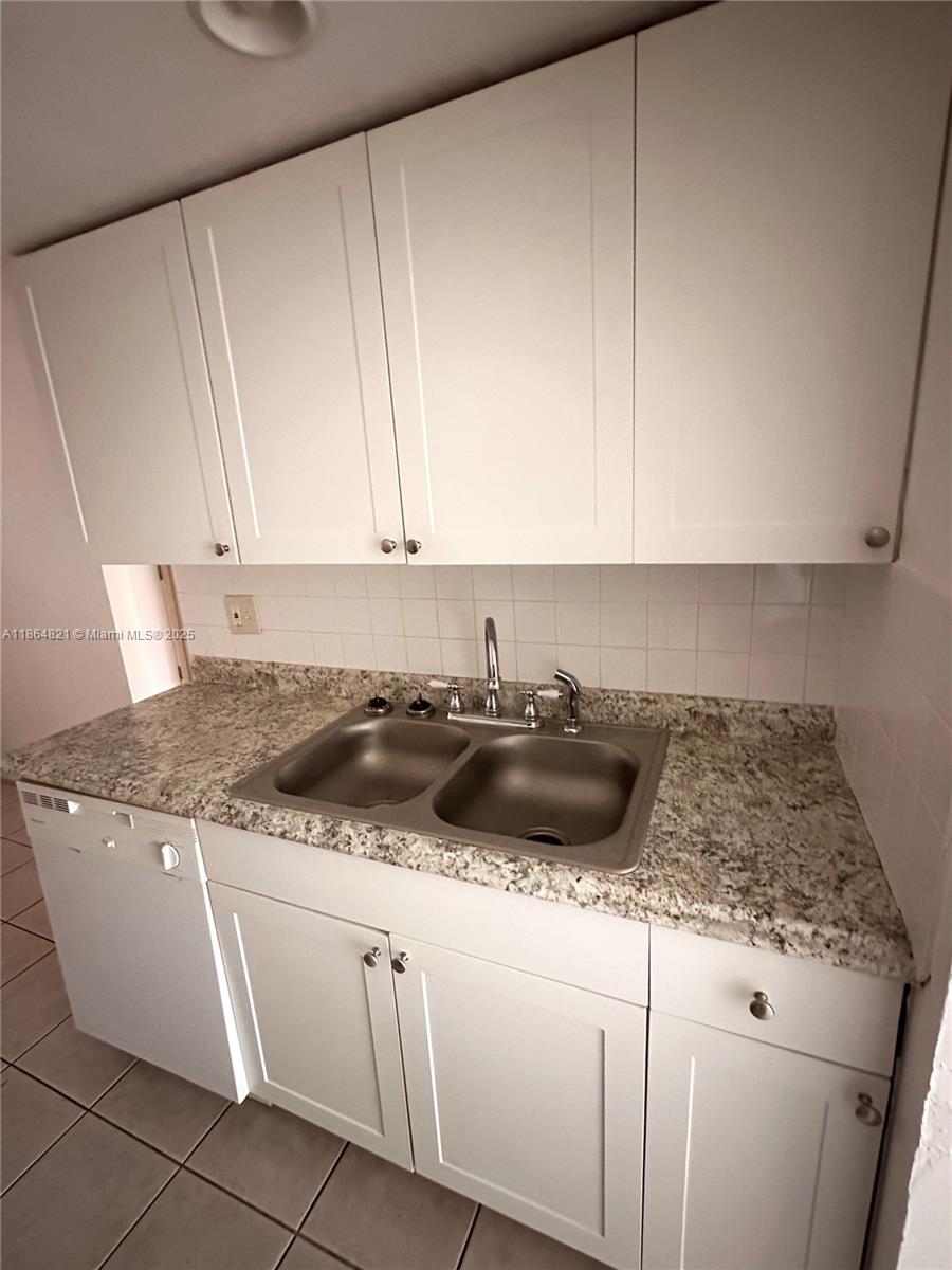 TENNIS CLUB BROOKS CONDO - Residential