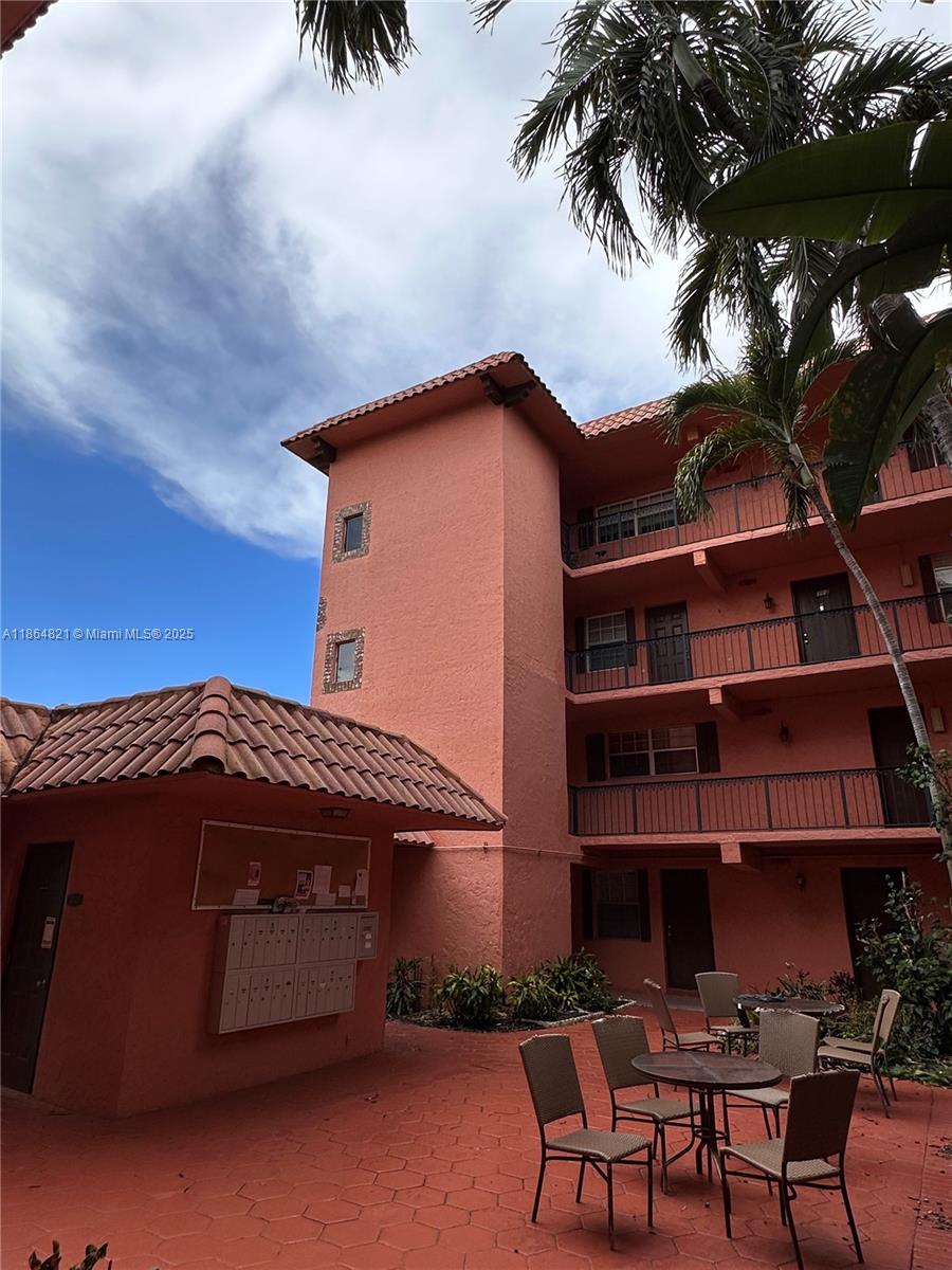 TENNIS CLUB BROOKS CONDO - Residential