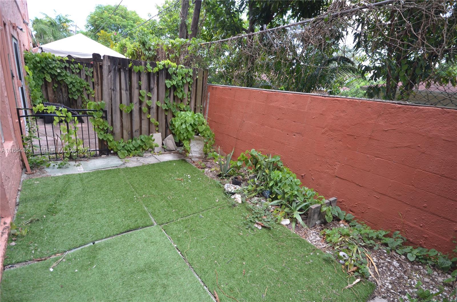 TENNIS CLUB BROOKS CONDO - Residential