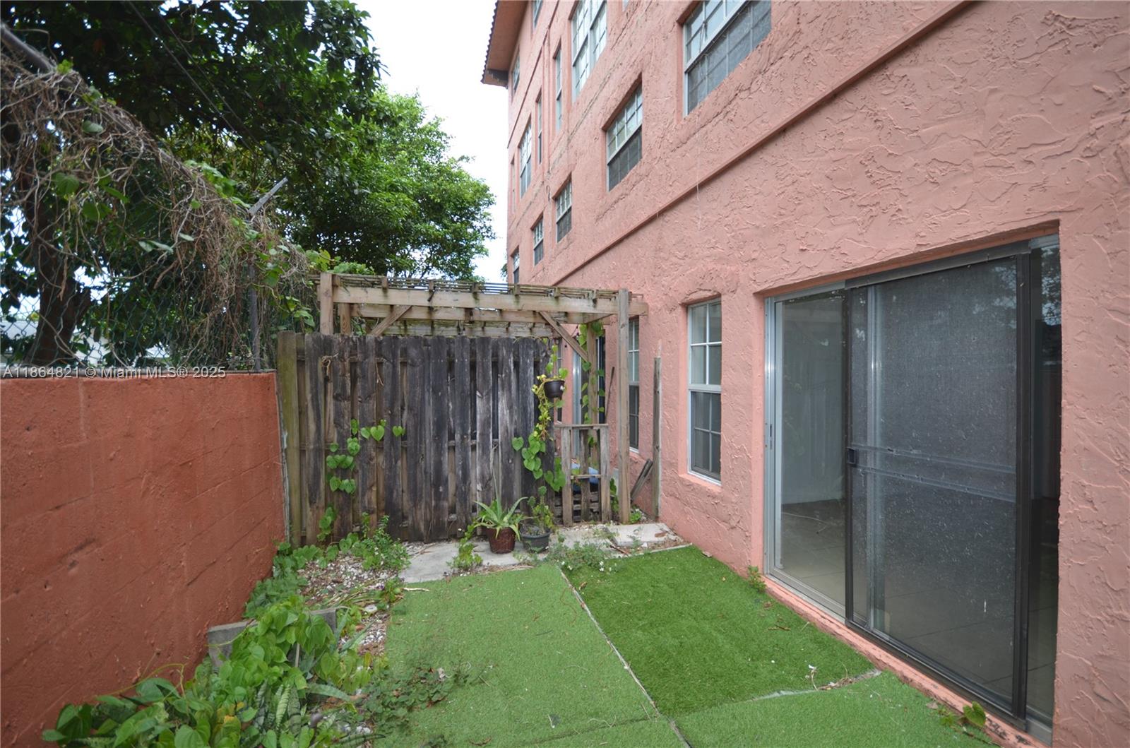 TENNIS CLUB BROOKS CONDO - Residential