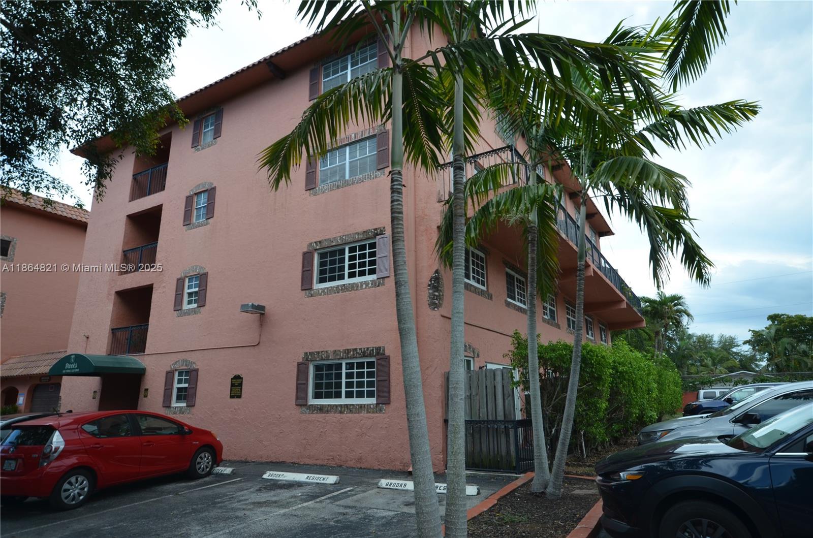 TENNIS CLUB BROOKS CONDO - Residential