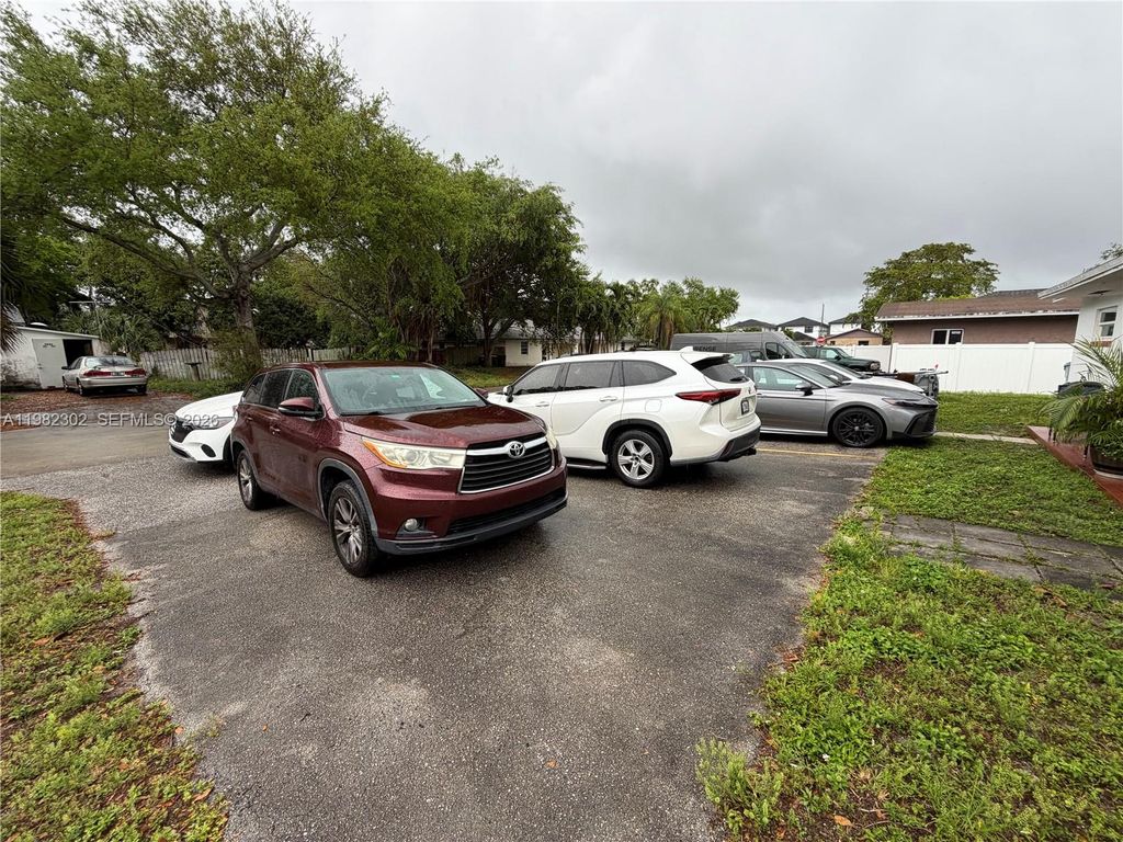Photo of 2620 SW 51st St #1-2, Dania Beach, FL 33312 (MLS # A11982302)