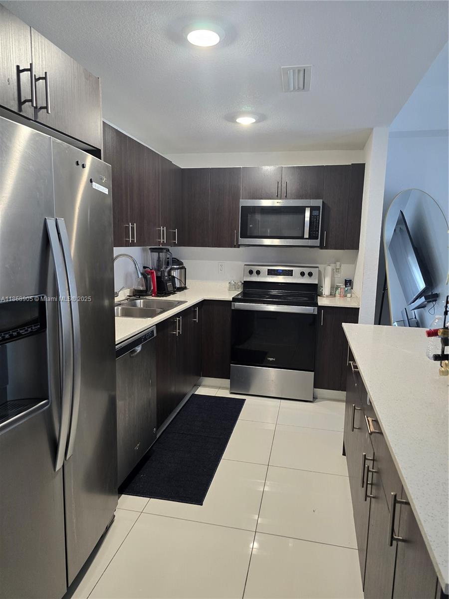 PARADISE ONE - Residential Lease