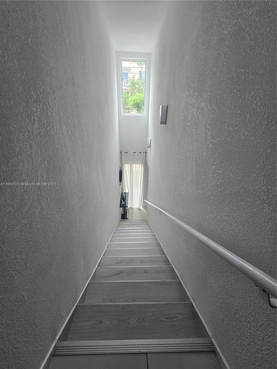 PARADISE ONE - Residential Lease