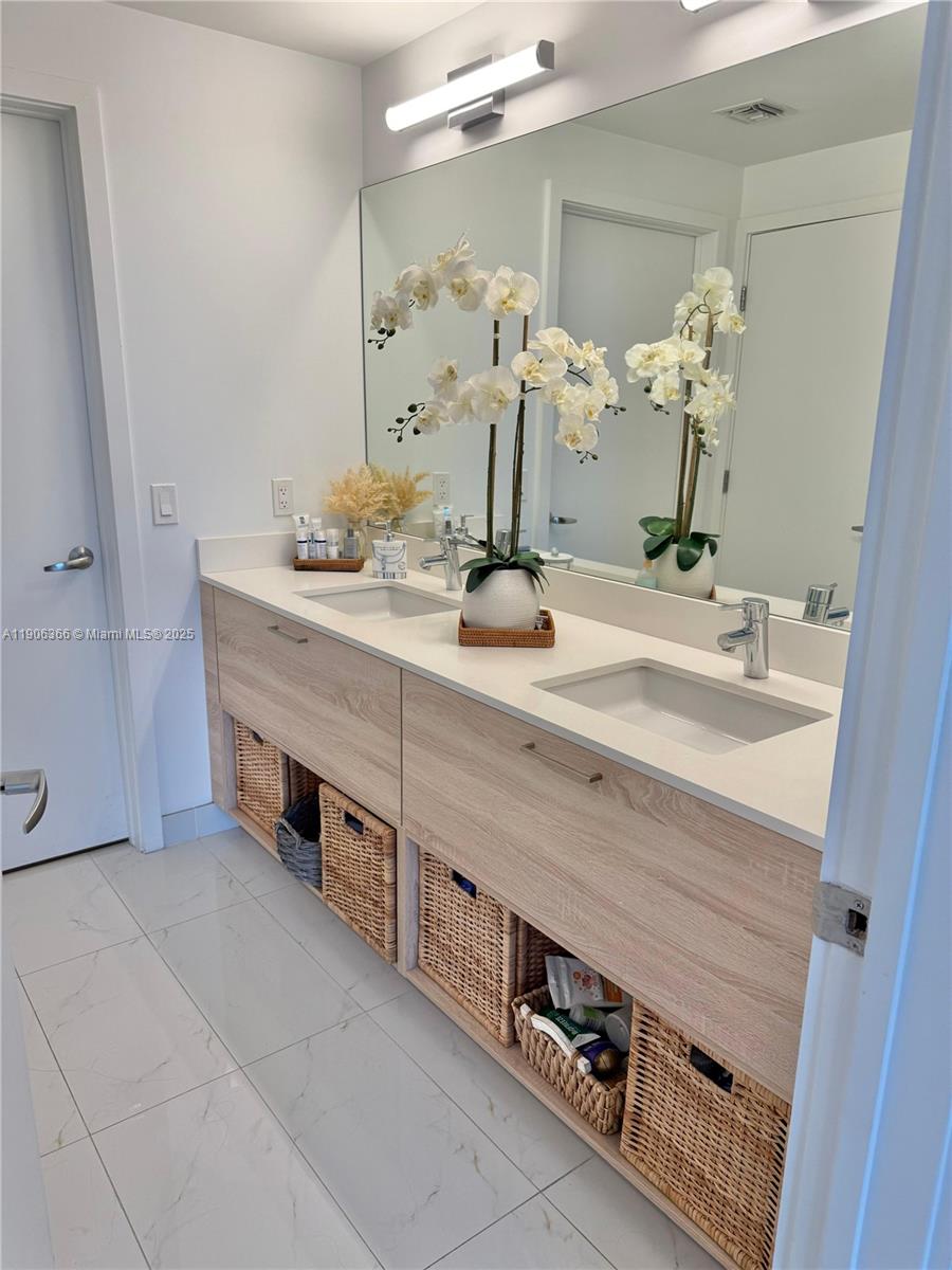 THE HARBOUR NORTH CONDO - Residential Lease