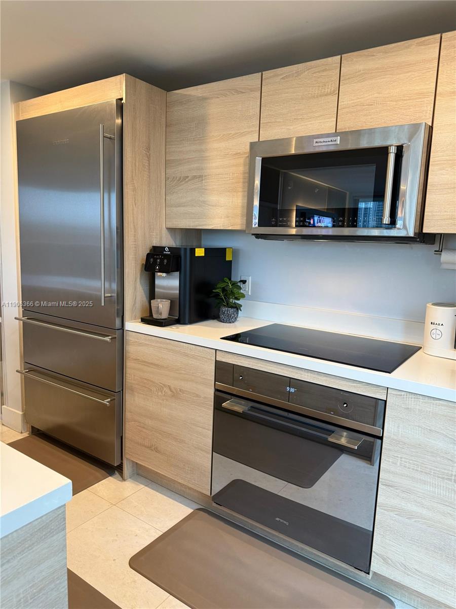 THE HARBOUR NORTH CONDO - Residential Lease